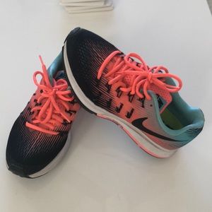 Nike women’s size 6.5 like new!